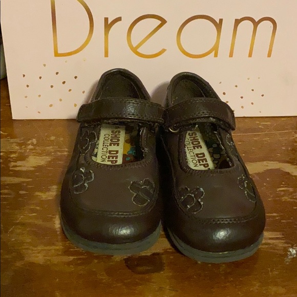 Show dept collection. Size 7 toddlers . - Picture 1 of 5